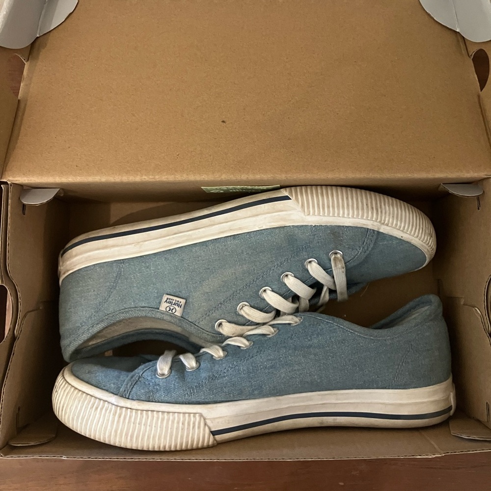 Denim blue flat lace sneakers